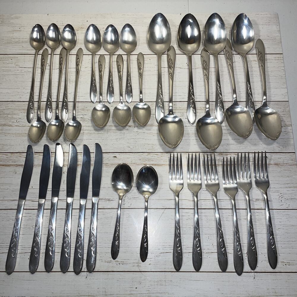 Vintage Oneida Carlton CHERIE Silverplate Flatwear 34 Piece Lot